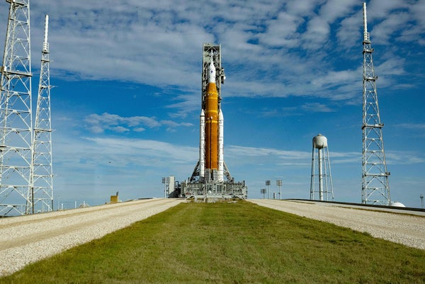 Artemis I on launch pad